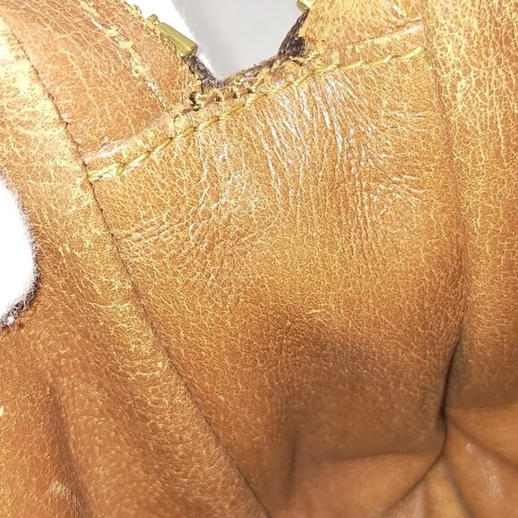 Louis Vuitton - Picture 9 of 9